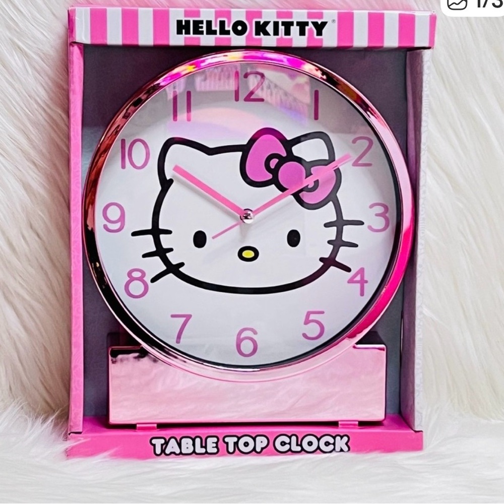 NEW Hello +Kitty desk clock